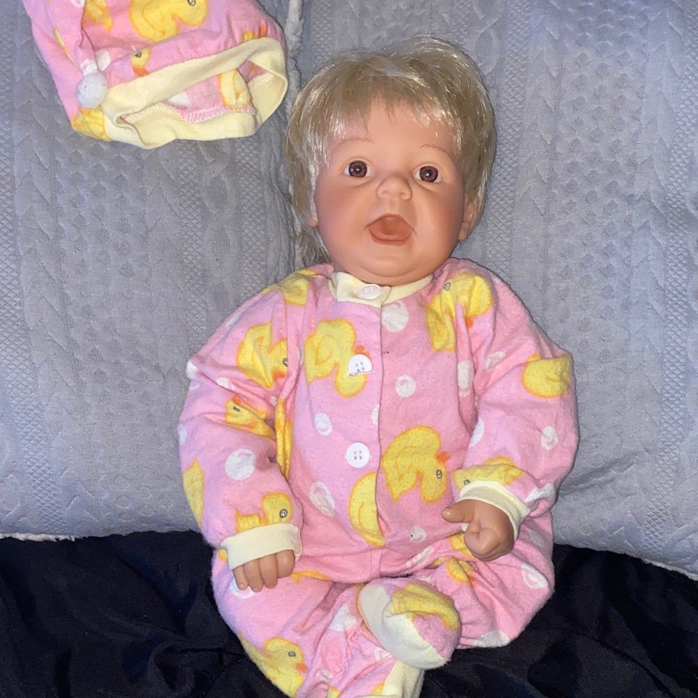 Perfect gift Lee Middleton 1997 Baby Doll with Duck Print Onesie signed by Reva - Picture 5 of 5